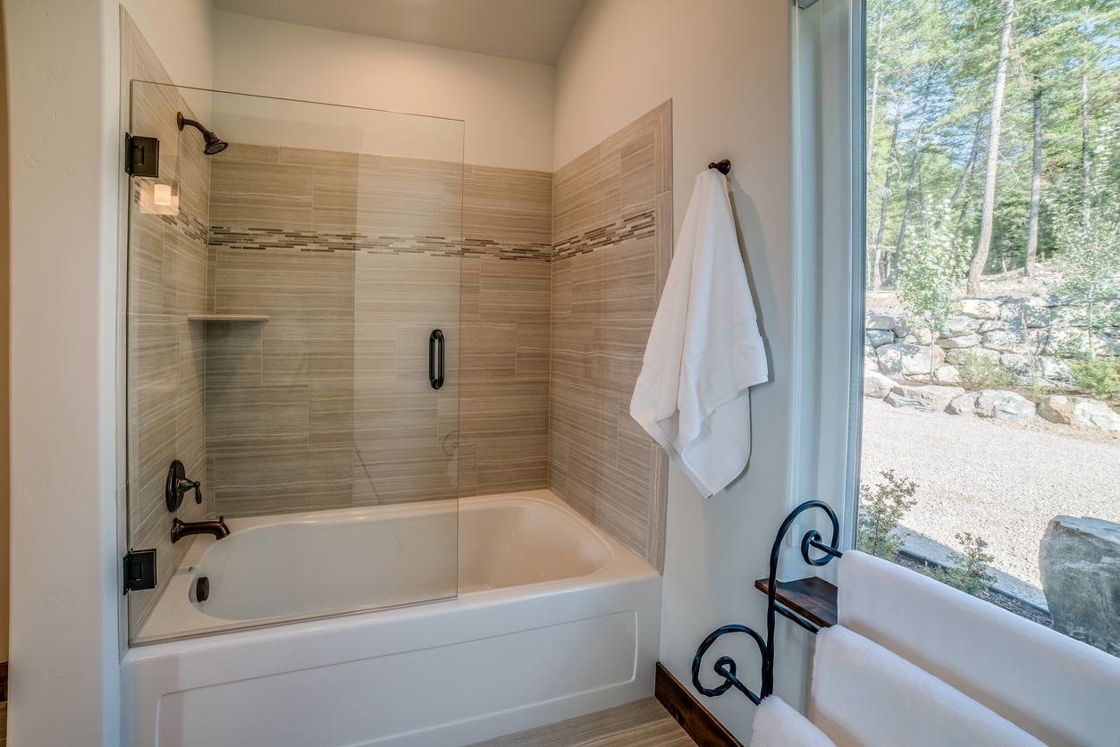 Shower & Tub Repair in Benjamin Perez